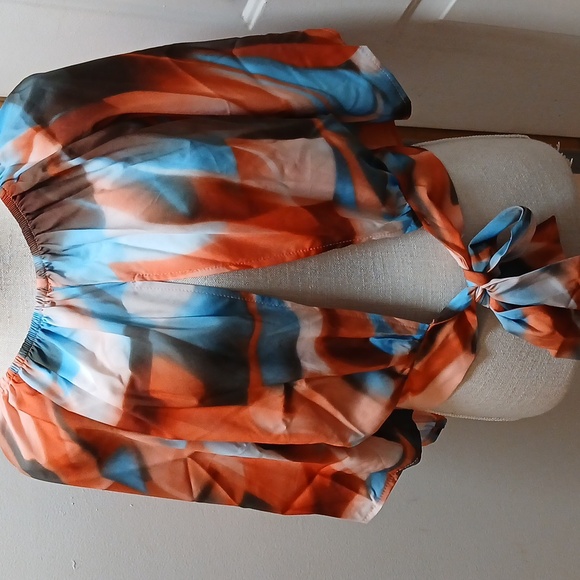 Woman's Top - Picture 1 of 5